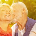 caregiver terza età benessere anziano